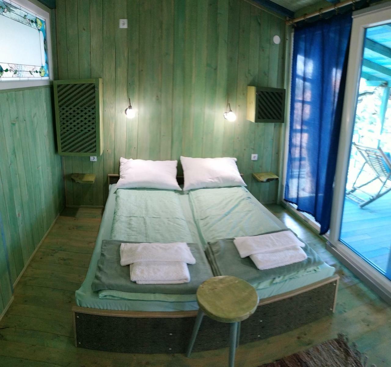 Guesthouse Bajka Vinci Bagian luar foto